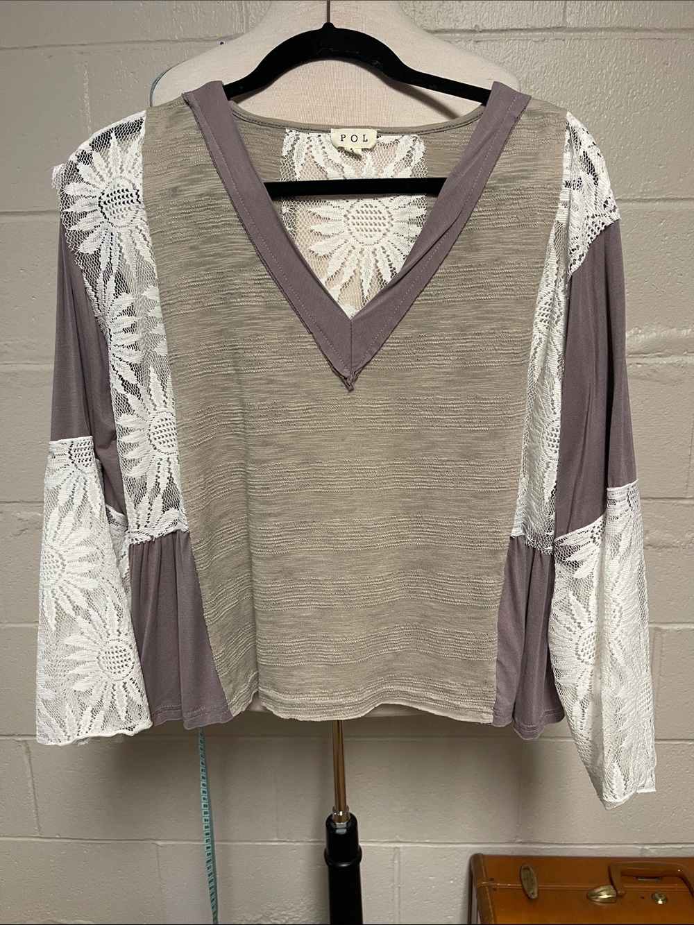 POL Taupe & White Lace V-Neck Tunic Top